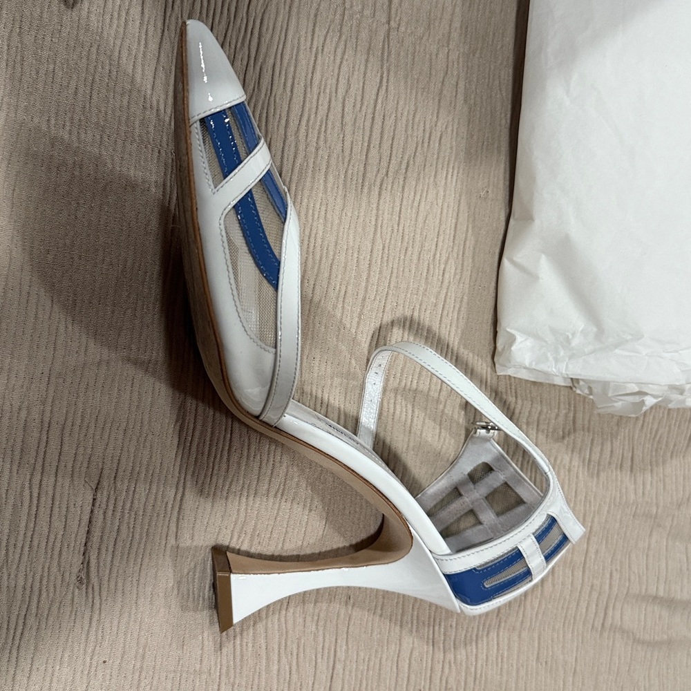 Manolo Blahnik Urema Pointed toe d’orsay pump - Picture 8 of 12